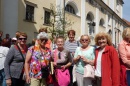 Część grupy wycieczkowej, w tle ratusz w Ljublianie